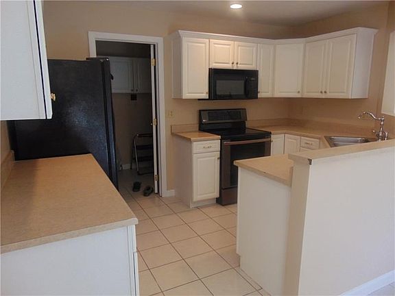 5th image of 1302 Hunt Club Dr