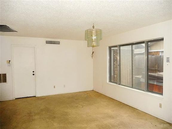 4th image of 2826 Padre Ln