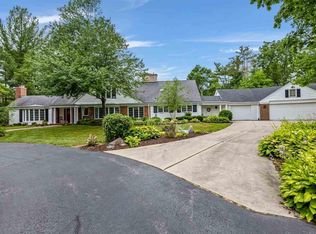 1558 Shaw Woods Dr, Rockford, IL 61107