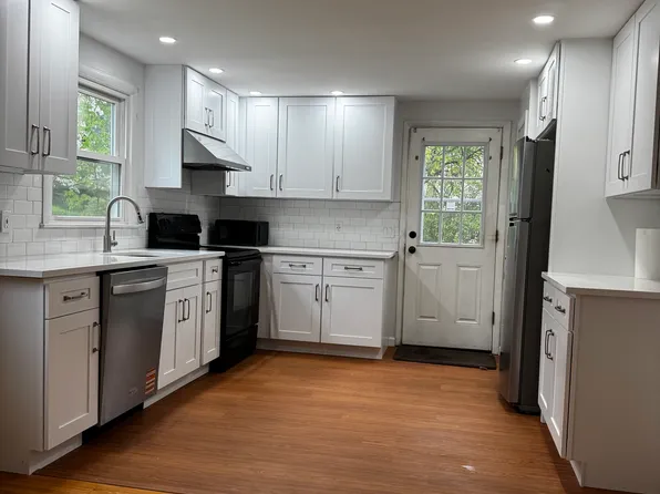 61 Benton Ln, Glastonbury, CT 06033