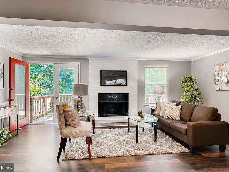 509 Oakmont Ct — Photo 3
