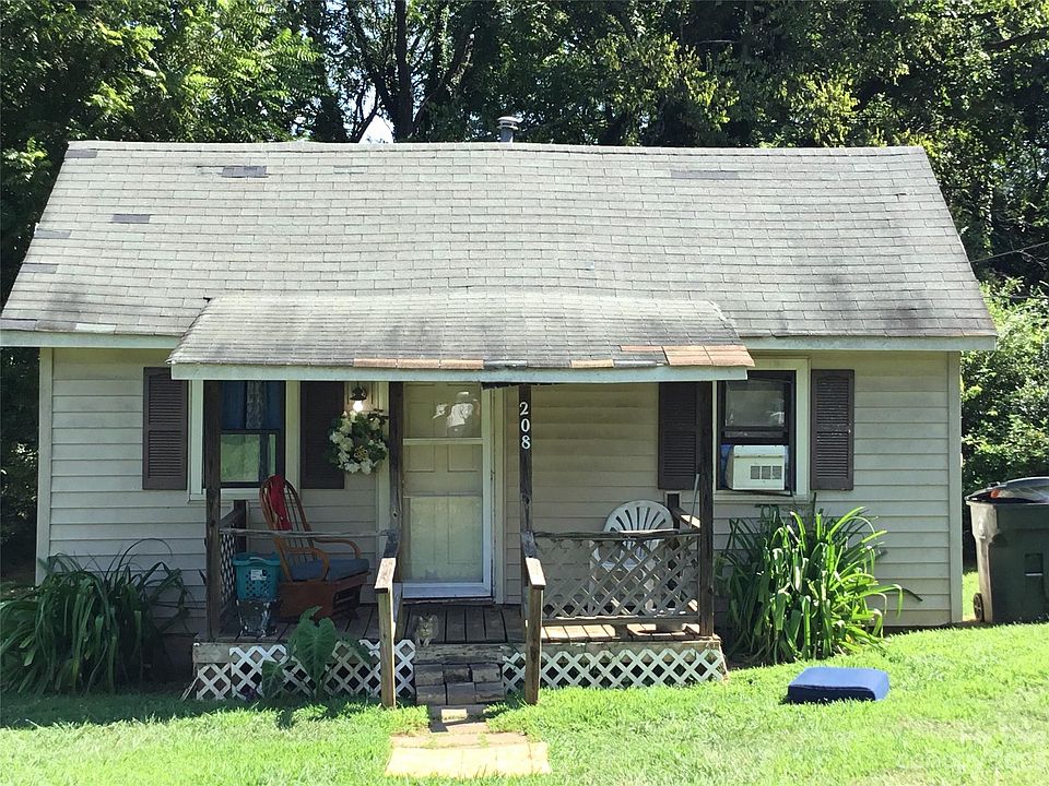 2nd image of 206-208 212th St