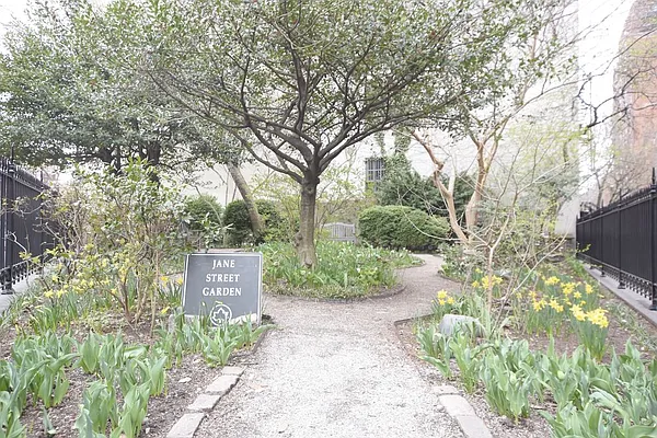 Rented by REAL New York | media 33