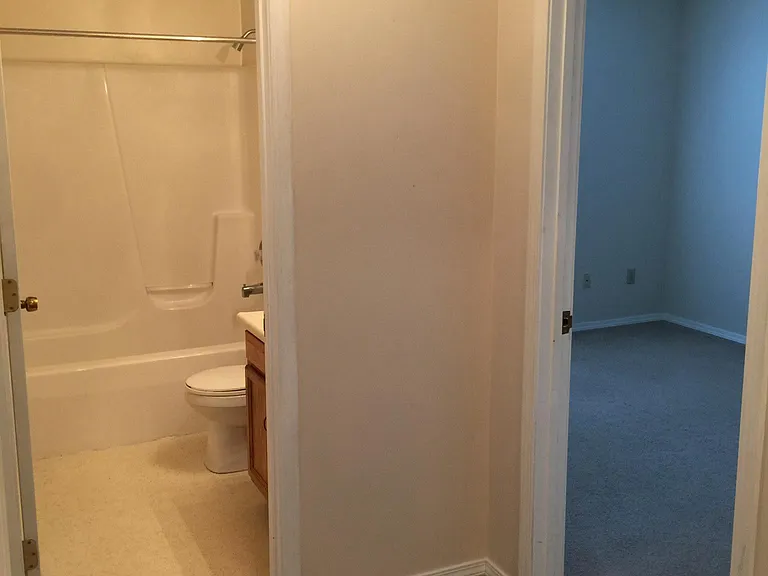 Hall to bedrooms