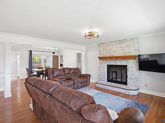 2nd image of 102 Bridle Ridge Dr