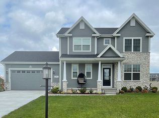 N62w21726 Masters Dr, Menomonee Falls, WI 53051