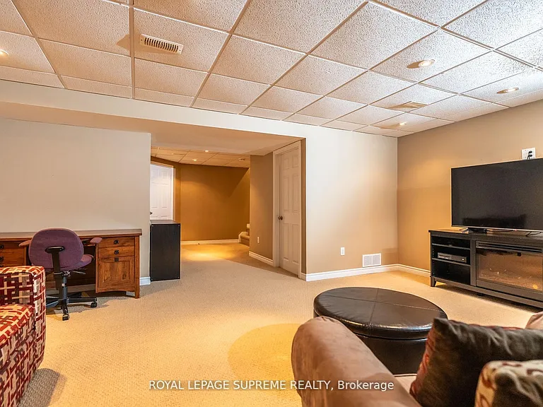 31 1/2 Thorold Rd E — Photo 14