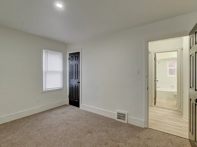 17388 Teppert St — Photo 9
