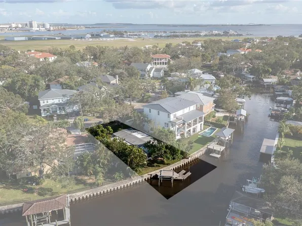 664 Geneva Pl, Tampa, FL 33606