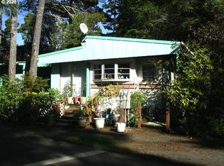 121 Outer Dr, Florence, OR 97439