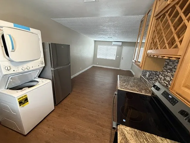 2 bed, 750 sqft, $1,300 — Photo 3