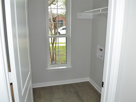 4th image of 9514 Curry Landing Dr