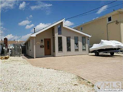 2nd image of 226 Bay Beach Way