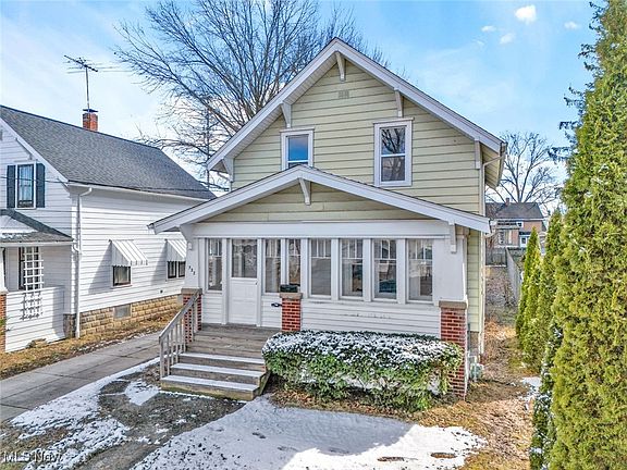 3rd image of 732 Rudolph Ave