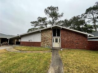 2025 Gallo Dr, Chalmette, LA 70043