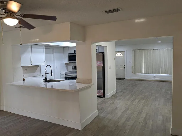 4906 NW 53rd Ct — Photo 11