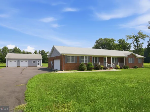 38 Silverleaf Dr, Hague, VA 22469