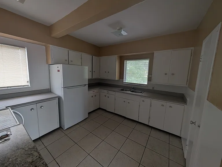 407 Engman St #B — Photo 9