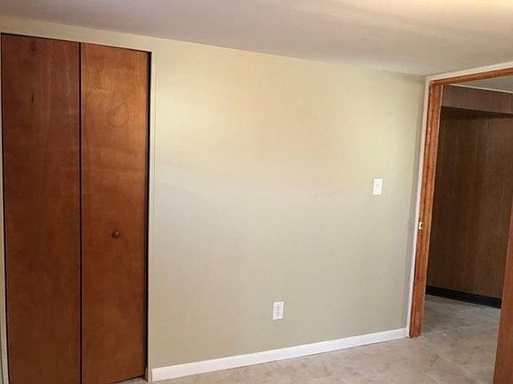 4th image of 934 E 161st Pl #House