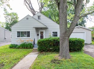 221 Kenwood Dr, Round Lake Park, IL 60073