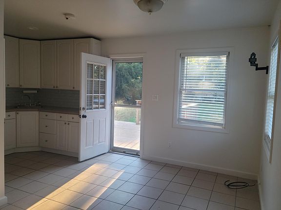 3rd image of 154 Oldfield Ave