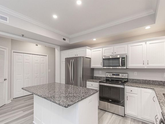4th image of 104 Jackson St NE APT 204
