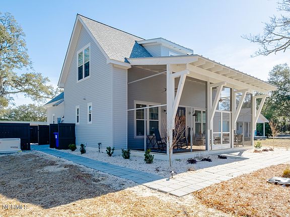3rd image of 706 N Caswell Avenue