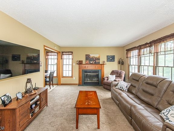 4th image of 86 Burlington Ct