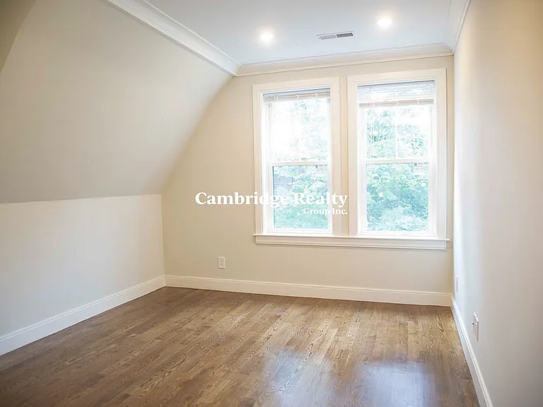 53 Quint Ave #3T — Photo 4