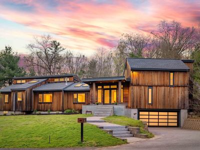 56 Notre Dame Rd, Bedford, MA, 01730