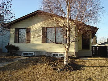 132 Pinetree Rd NE