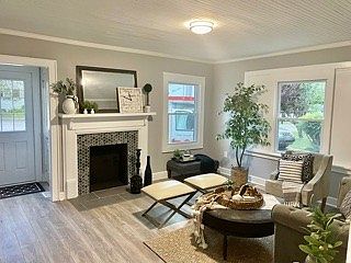 3rd image of 304 E Park Ave
