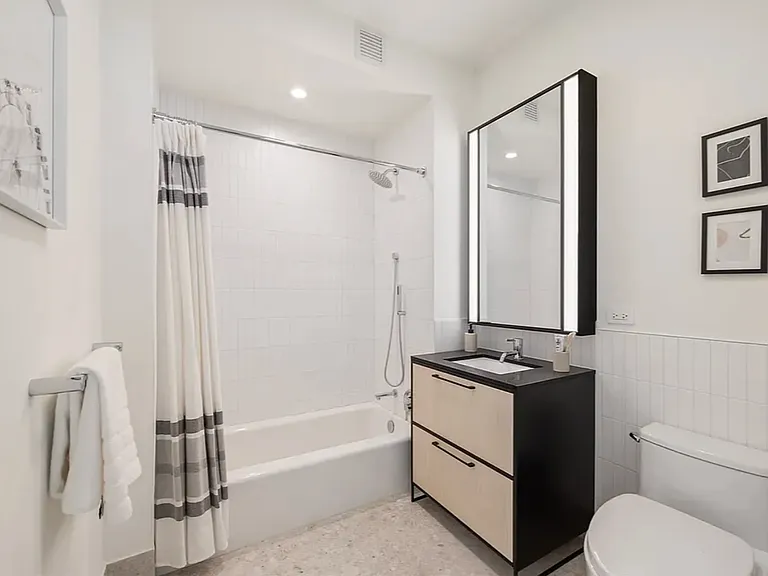 153-10 88th Ave #807 — Photo 11