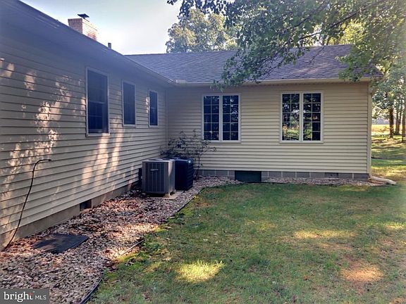 5th image of 1356 Bloomfield Dr