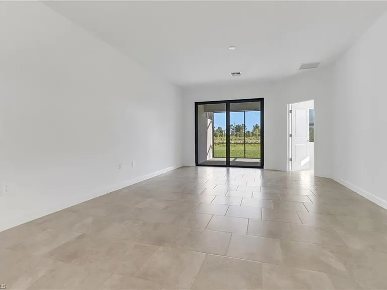 19708 Hinkley Dr — Photo 8