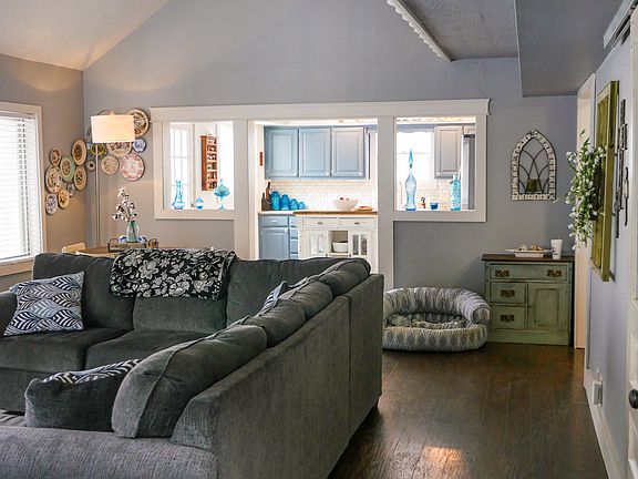 4th image of 3024 Woods Ln