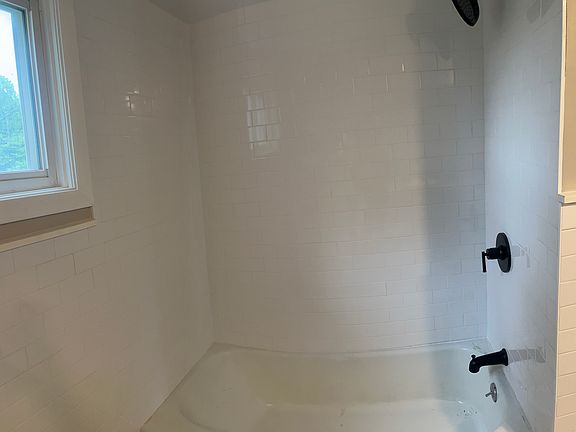 2nd image of 4261 North St APT 3