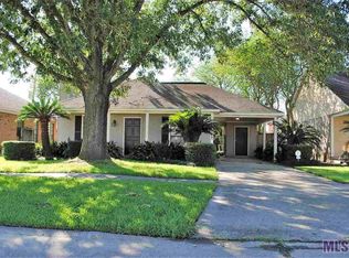 677 Fountain View Dr, Baton Rouge, LA 70820