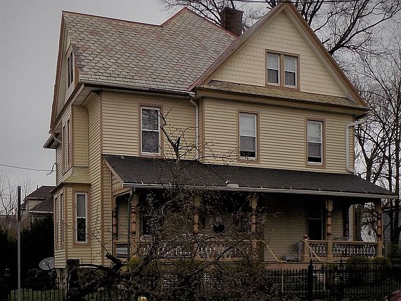 2nd image of 520 E 3rd St