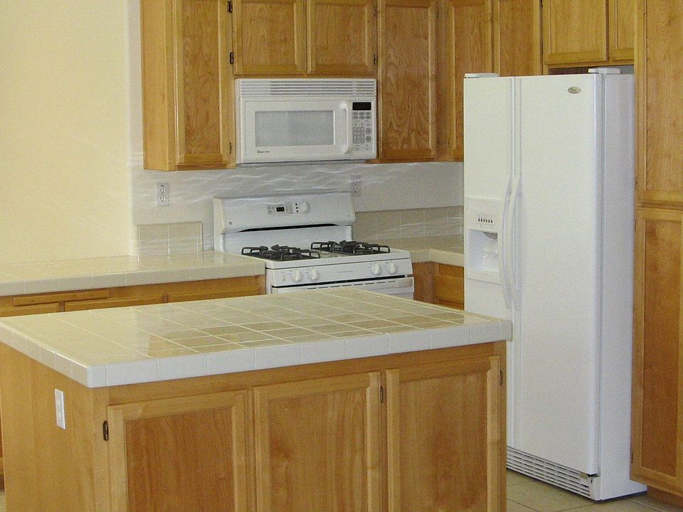 Kitchen w/appliances