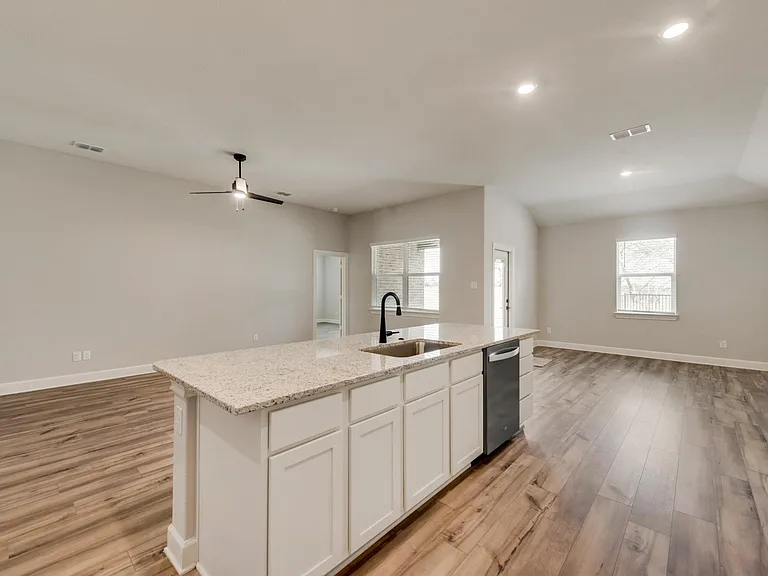 800 Jackel Dr — Photo 9