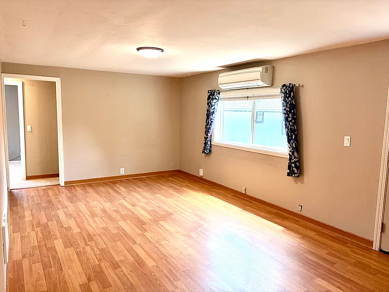 1108 Center Rd — Photo 2