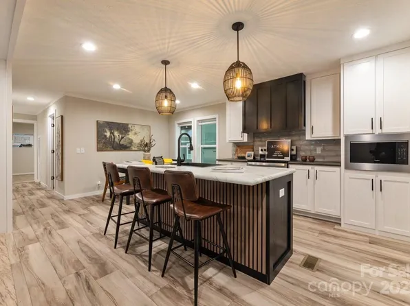 121 Green St, Connelly Springs, NC 28612