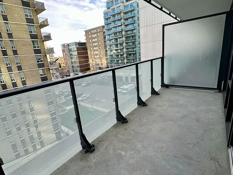 185 Roehampton Ave #409 — Photo 17