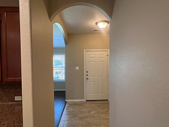 4th image of 211 Hawks View Dr