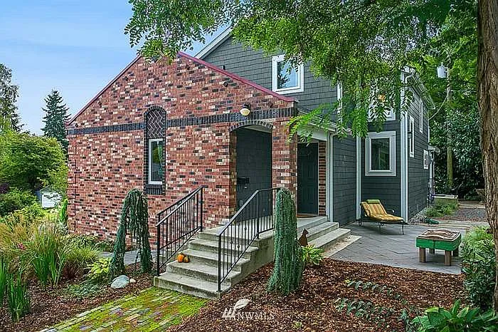 2137 NE 81st Pl — Photo 3