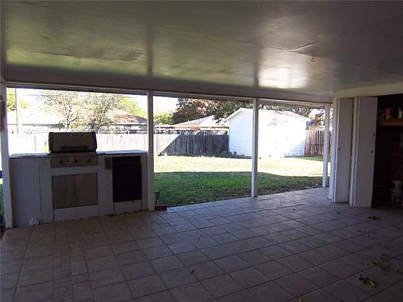5th image of 3974 Wilshire Dr