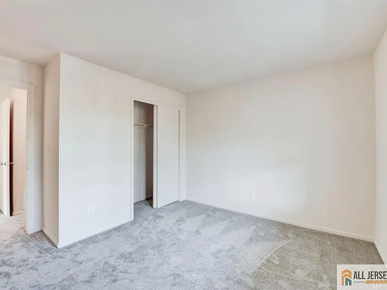 1909 Tanglewood Ct — Photo 13