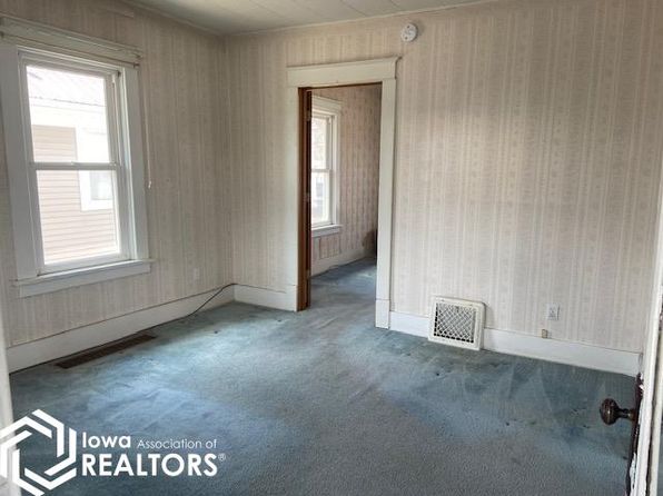 432 24th St SW, Mason City, IA 50401