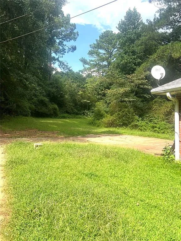5 bed, 2.0 bath, 1480 sqft, $2,000 — Photo 2